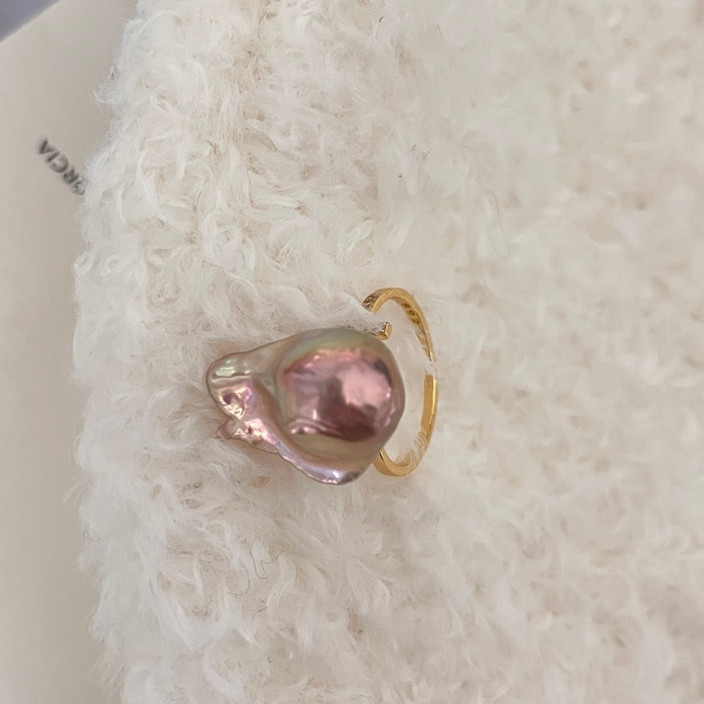 Elegant natural Pearl Ring